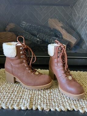 Amore Women's Brown Faux-Shearling Lace-Up Block Heel Boots size 10